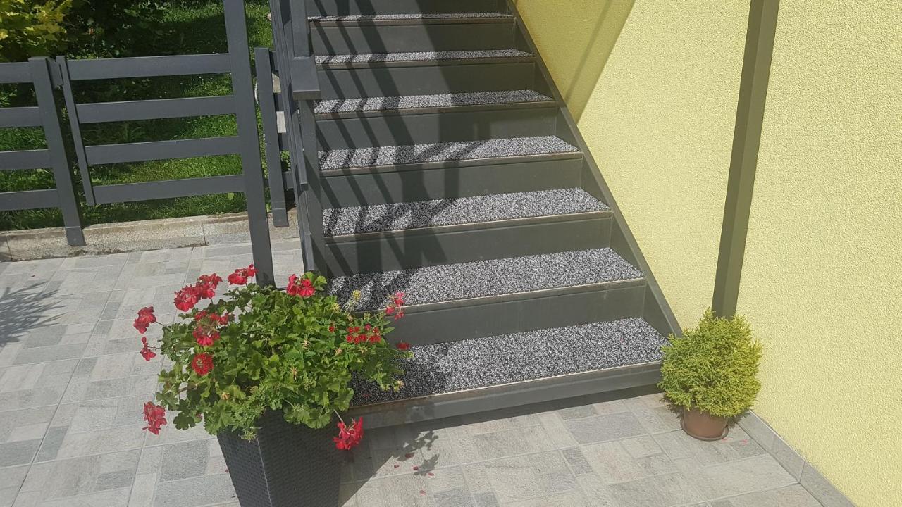 Apartmani Ksenija Крапинске-Топлице Экстерьер фото